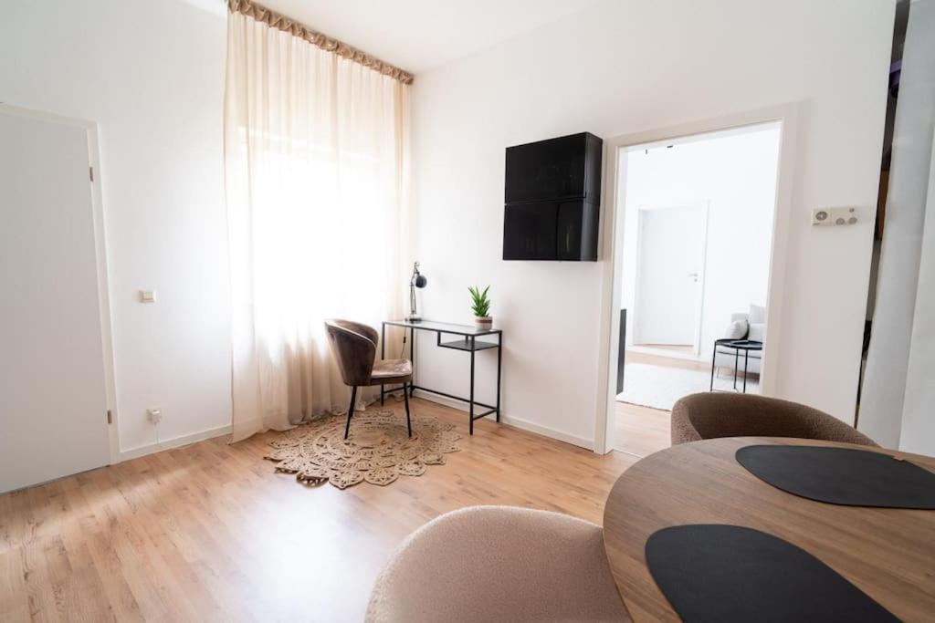 Wohnung Naehe Stadtzentrum Mit Wohnzimmer Und Kueche Кобленц Екстер'єр фото